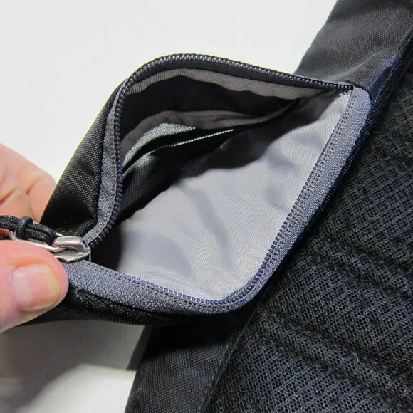 Patagonia 8L Atom Sling Bag Black/Silver with Adjustable Strap - Picture 9 of 9